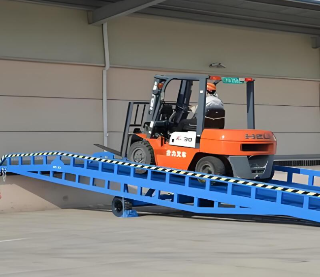 福山镇移动式卸货平台（叉车用）